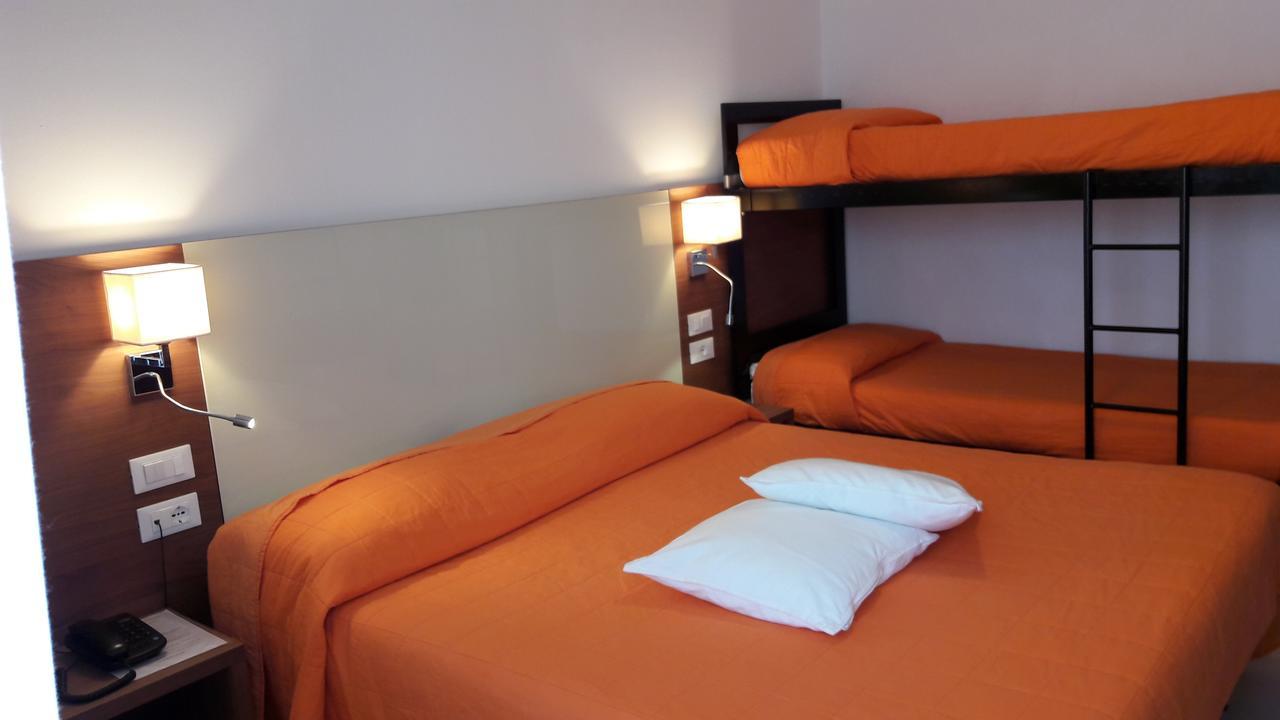 Hotel President Бибионе Екстериор снимка